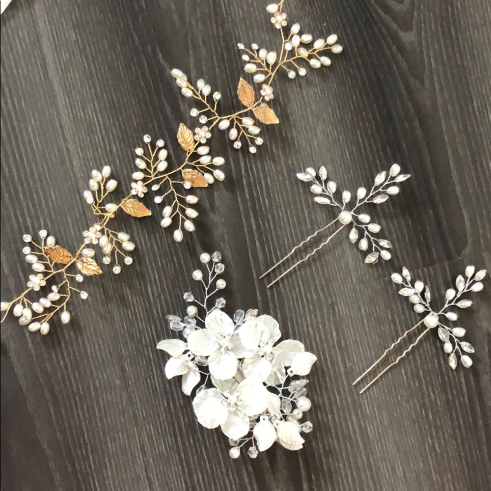 Bundle of bridal hair accessories